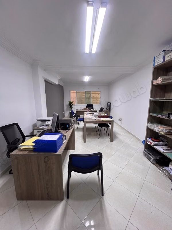 Bureaux en location à Mimosas. 
Surface de 33 m². 
Résidence avec concierge