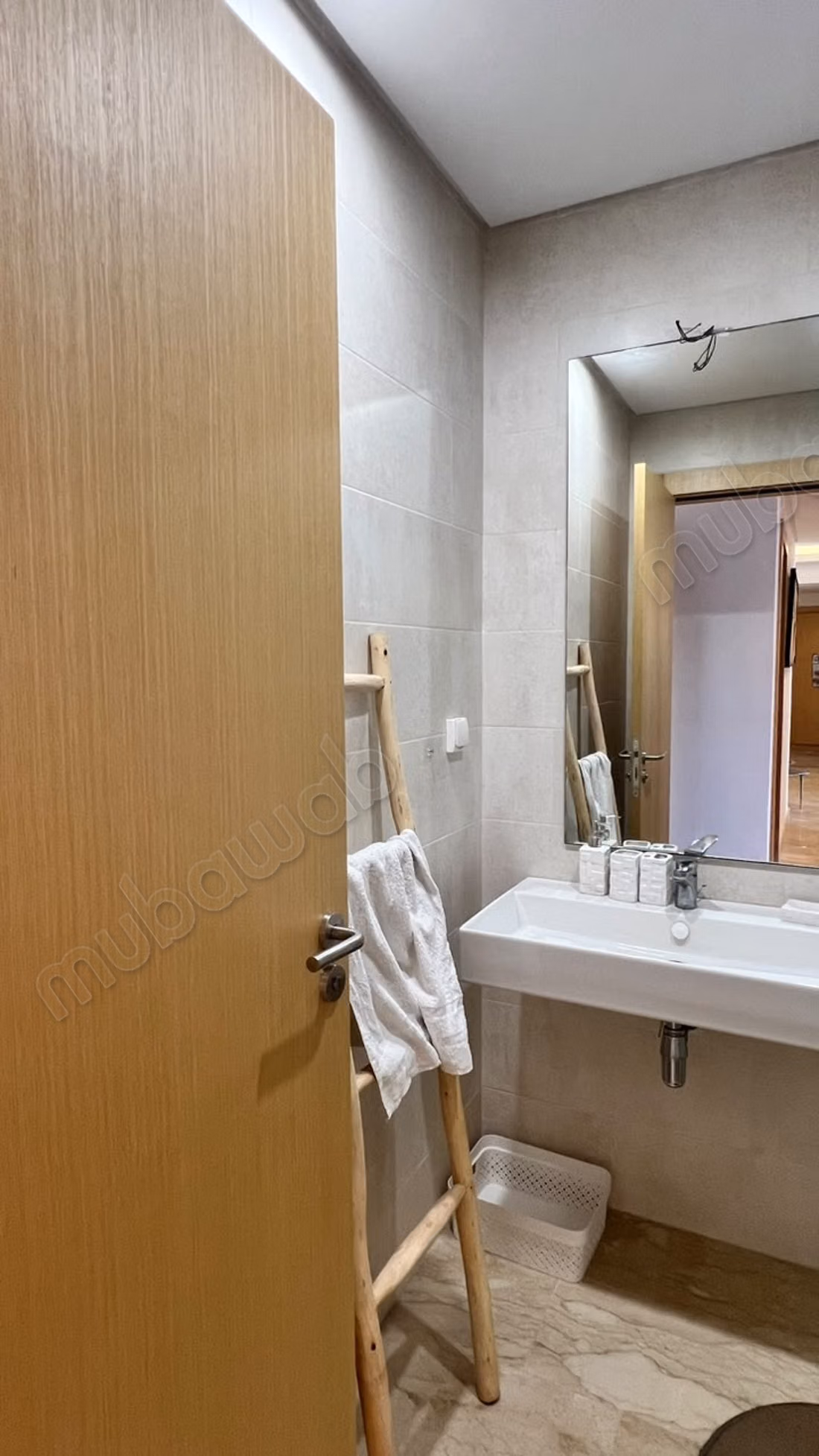 Appartement meublé cfc avec terrasse