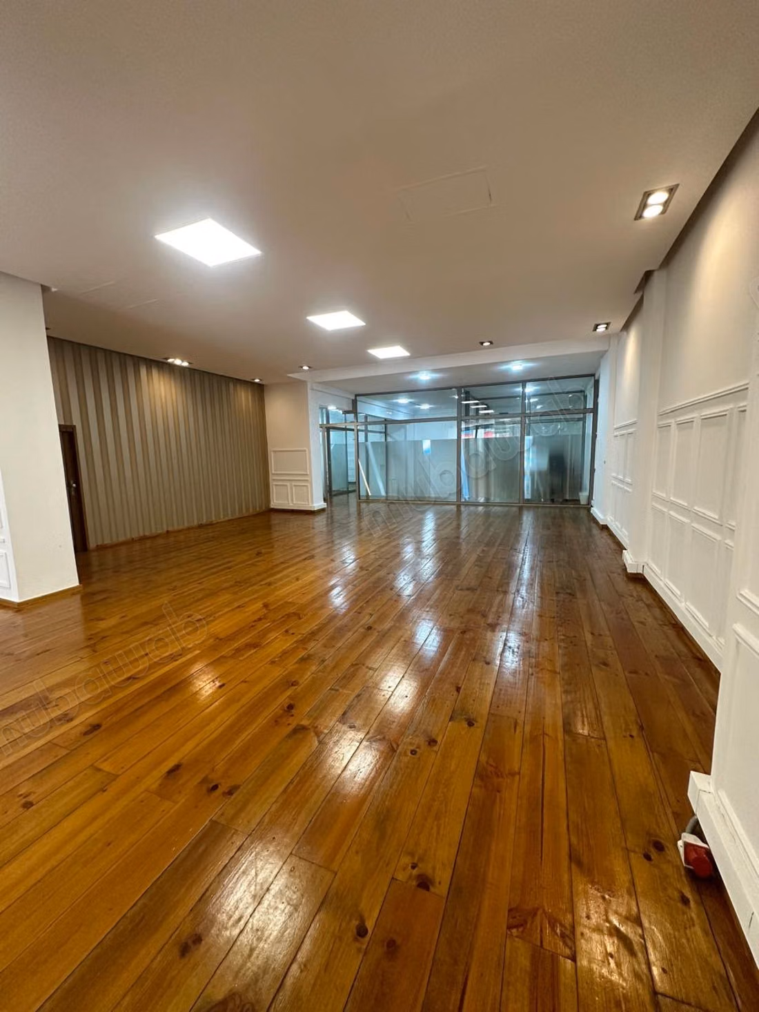 À louer Showroom 283 m² Maarif, Casablanca