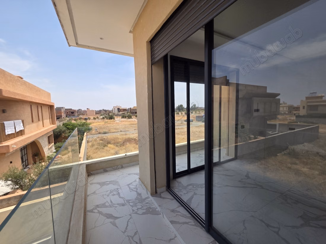 Luxury house for sale on Route Amizmiz. 6 rooms. Air conditioning and pool