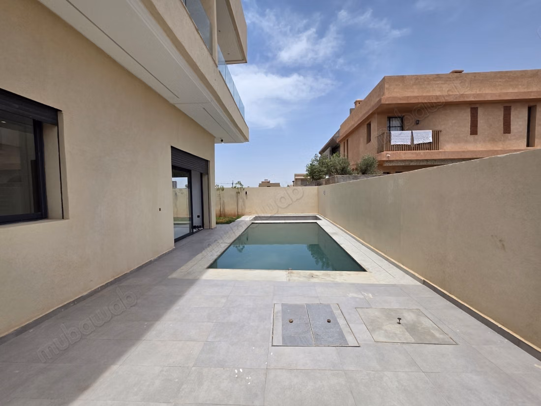 Luxury house for sale on Route Amizmiz. 6 rooms. Air conditioning and pool