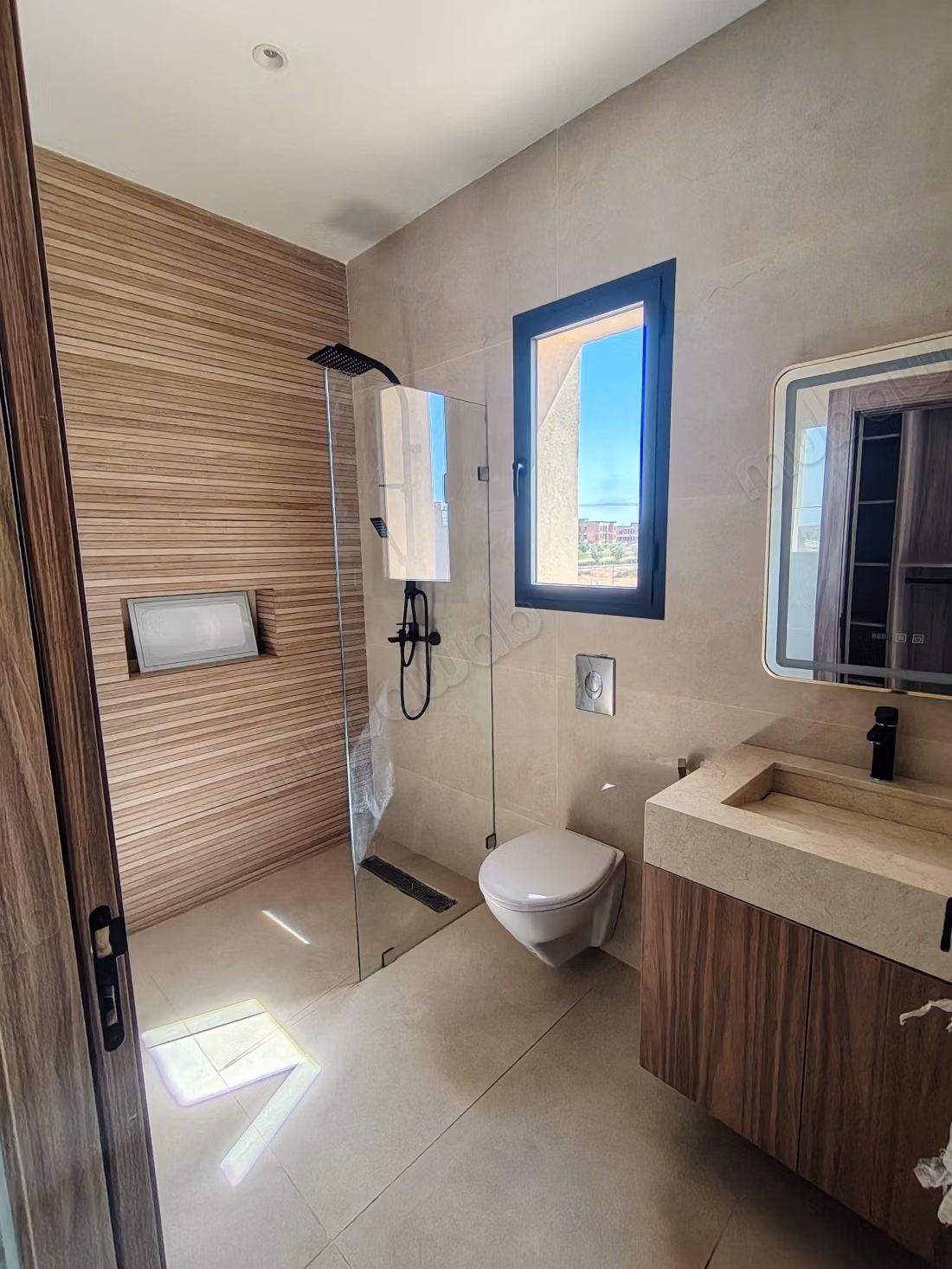 Luxury house for sale on Route Amizmiz. 6 rooms. Air conditioning and pool