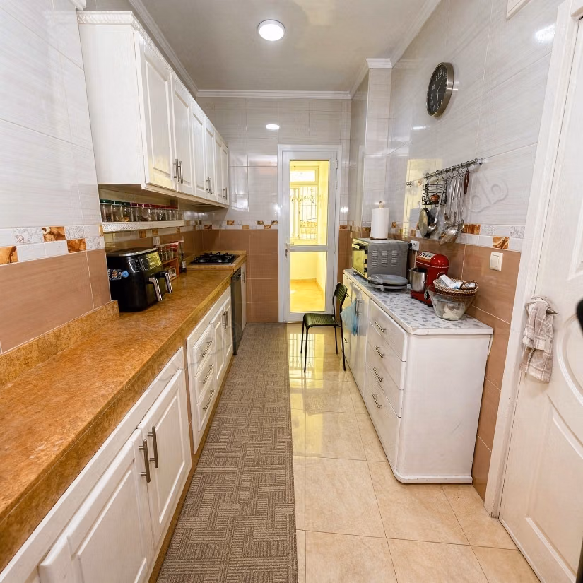 Appartamento in affitto mensile di 103m² vicino a Marjan