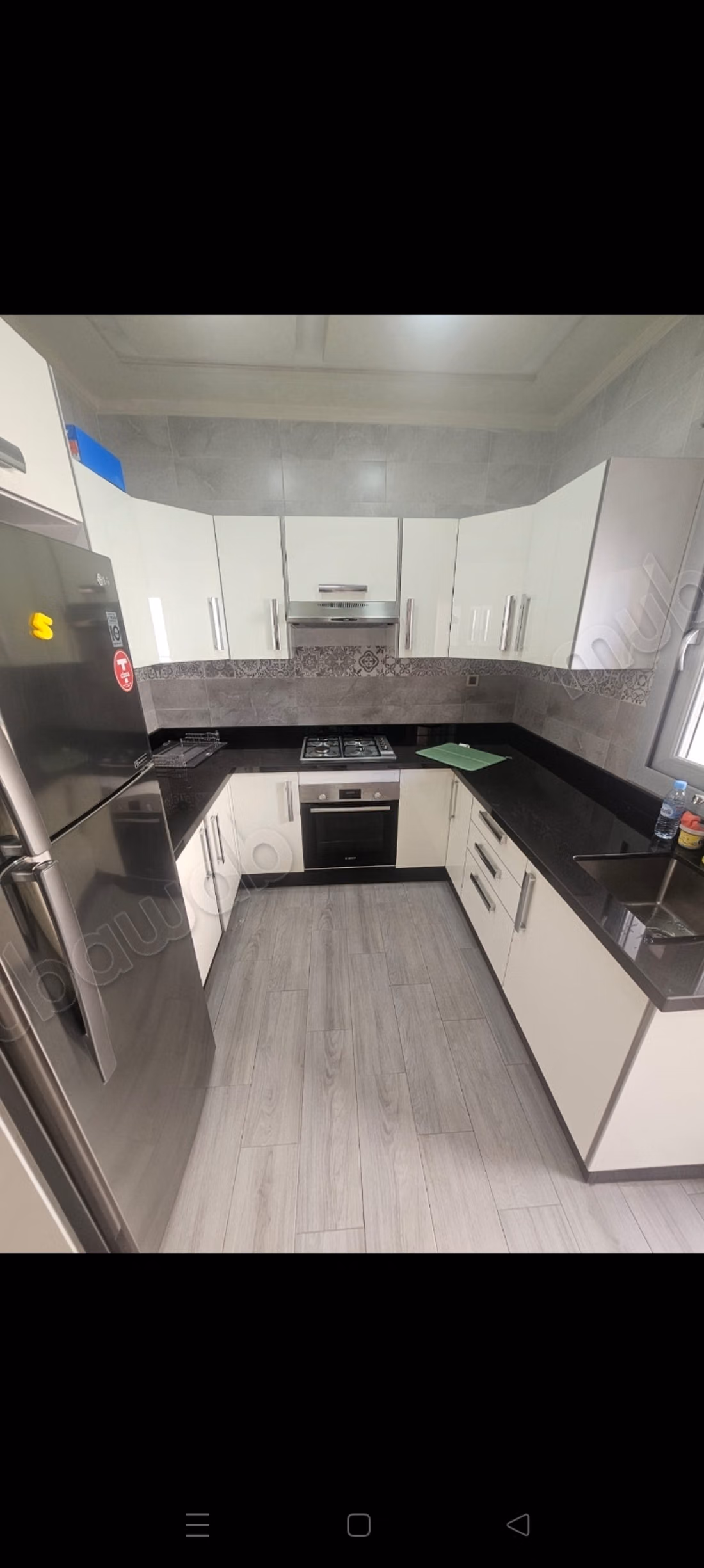 Bellissimo appartamento in affitto in via Moulay Ismail nel centro città. Superficie totale 85 m². Arredato
