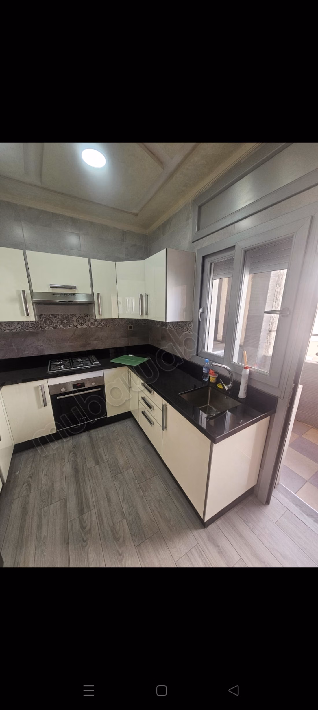 Bellissimo appartamento in affitto in via Moulay Ismail nel centro città. Superficie totale 85 m². Arredato