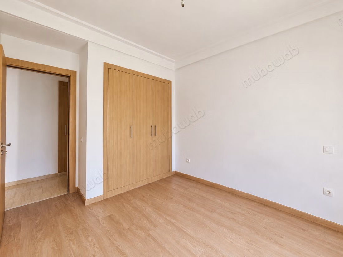 Beautiful 2-bedroom apartment with terrace without overlooking