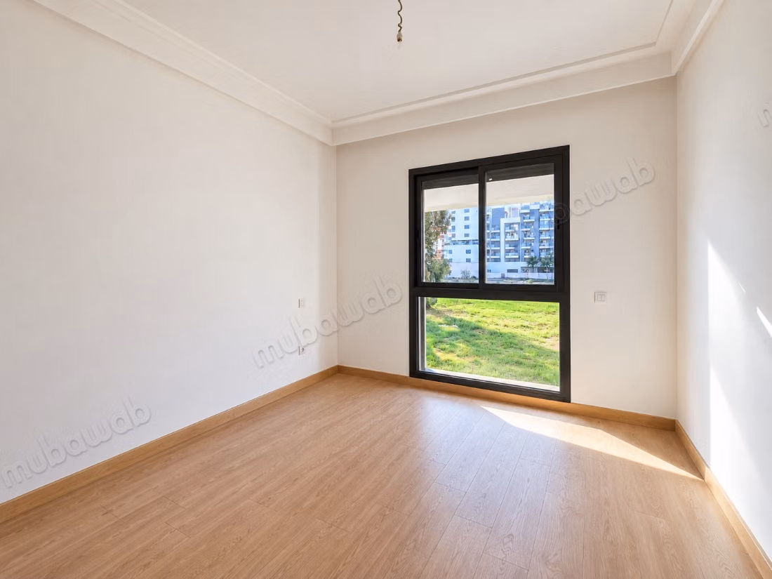 Beautiful 2-bedroom apartment with terrace without overlooking