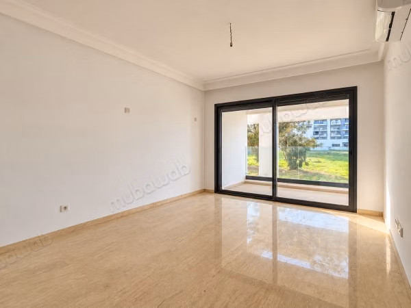 Mooie 2-slaapkamer appartement met terras zonder inkijk