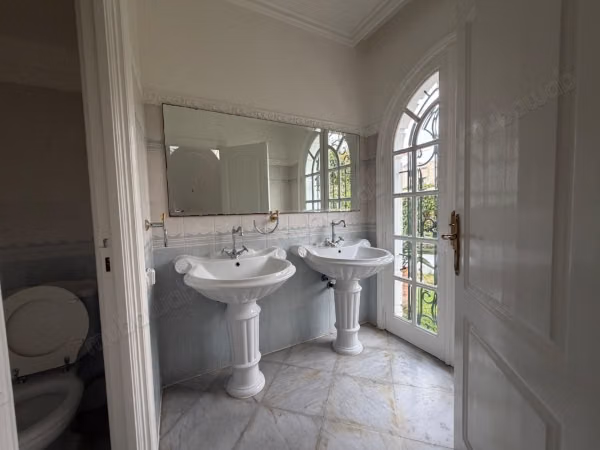 Magnifica villa in affitto a Souissi. 8 camere confortevoli. Giardino e terrazza