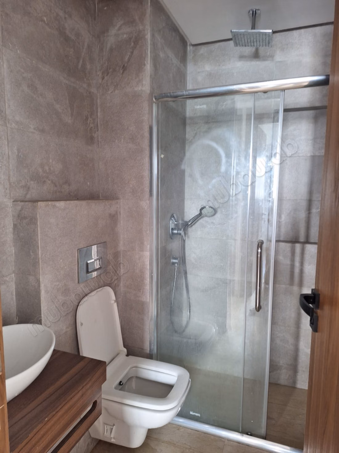 Louez cet appartement à Quartier Bachkou. 
Surface de 70 m². 
Fenêtres double vitrage et chauffage central