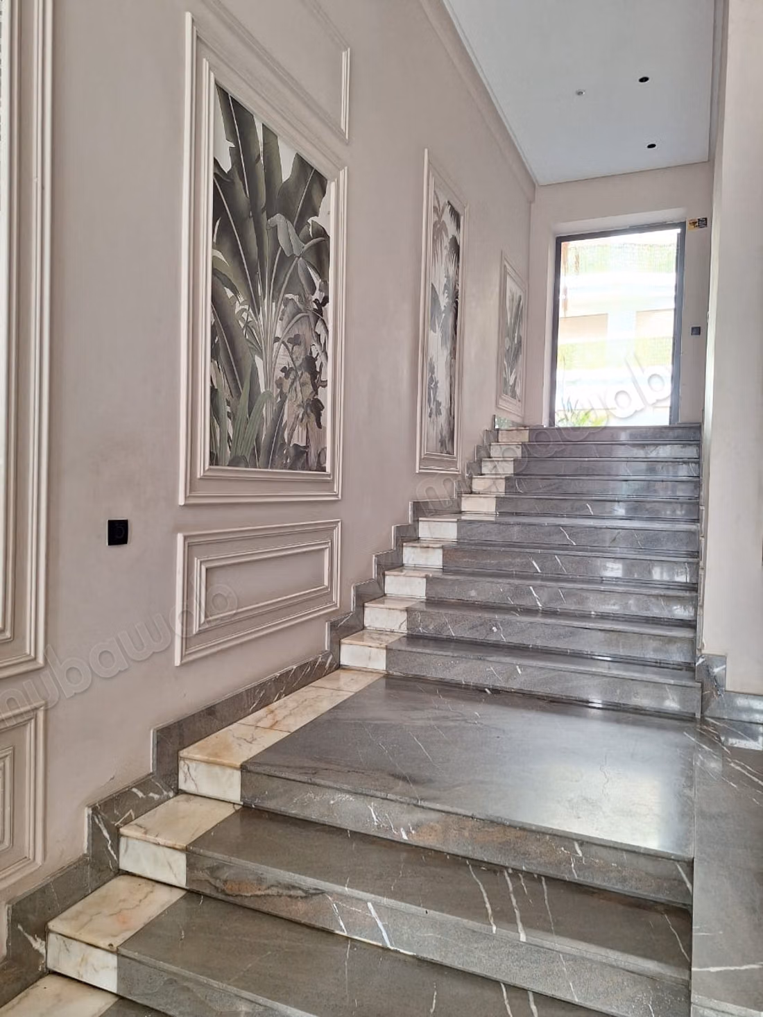 Louez cet appartement à Quartier Bachkou. 
Surface de 70 m². 
Fenêtres double vitrage et chauffage central