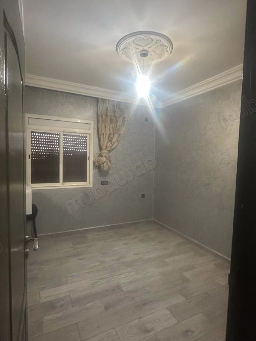 A louer pour longue durée, appartement