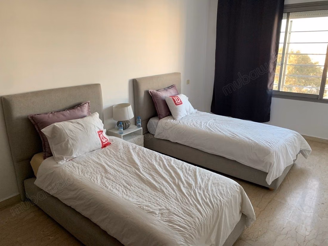 Location d'un appartement à Bourgogne Ouest. 
3 pièces. 
Meublé