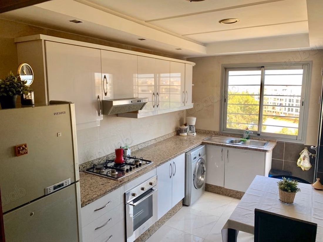 Location d'un appartement à Bourgogne Ouest. 
3 pièces. 
Meublé