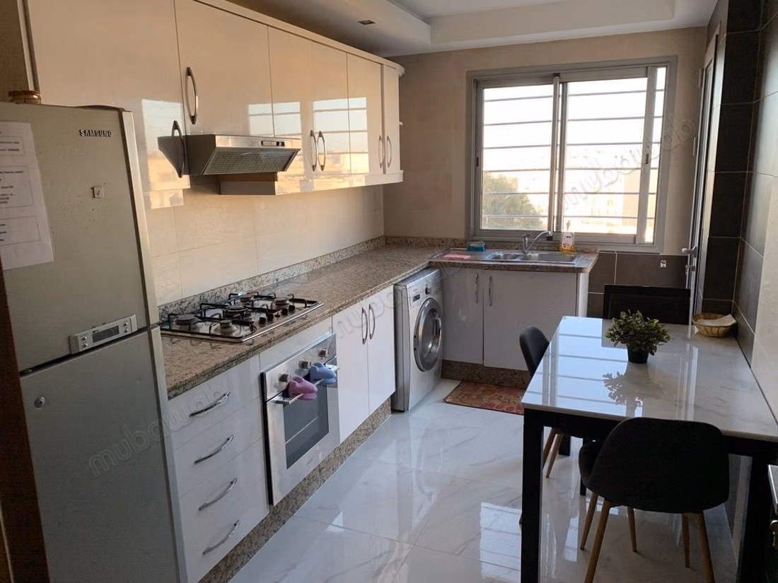 Location d'un appartement à Bourgogne Ouest. 
3 pièces. 
Meublé