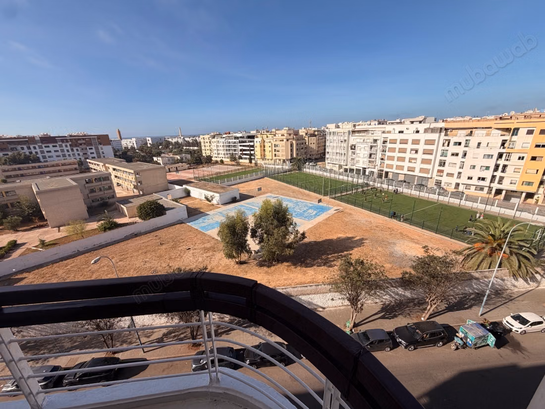 Location d'un appartement à Bourgogne Ouest. 
3 pièces. 
Meublé