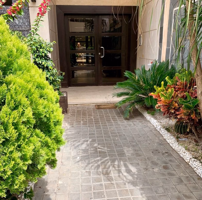 Location d'un appartement à Bourgogne Ouest. 
3 pièces. 
Meublé
