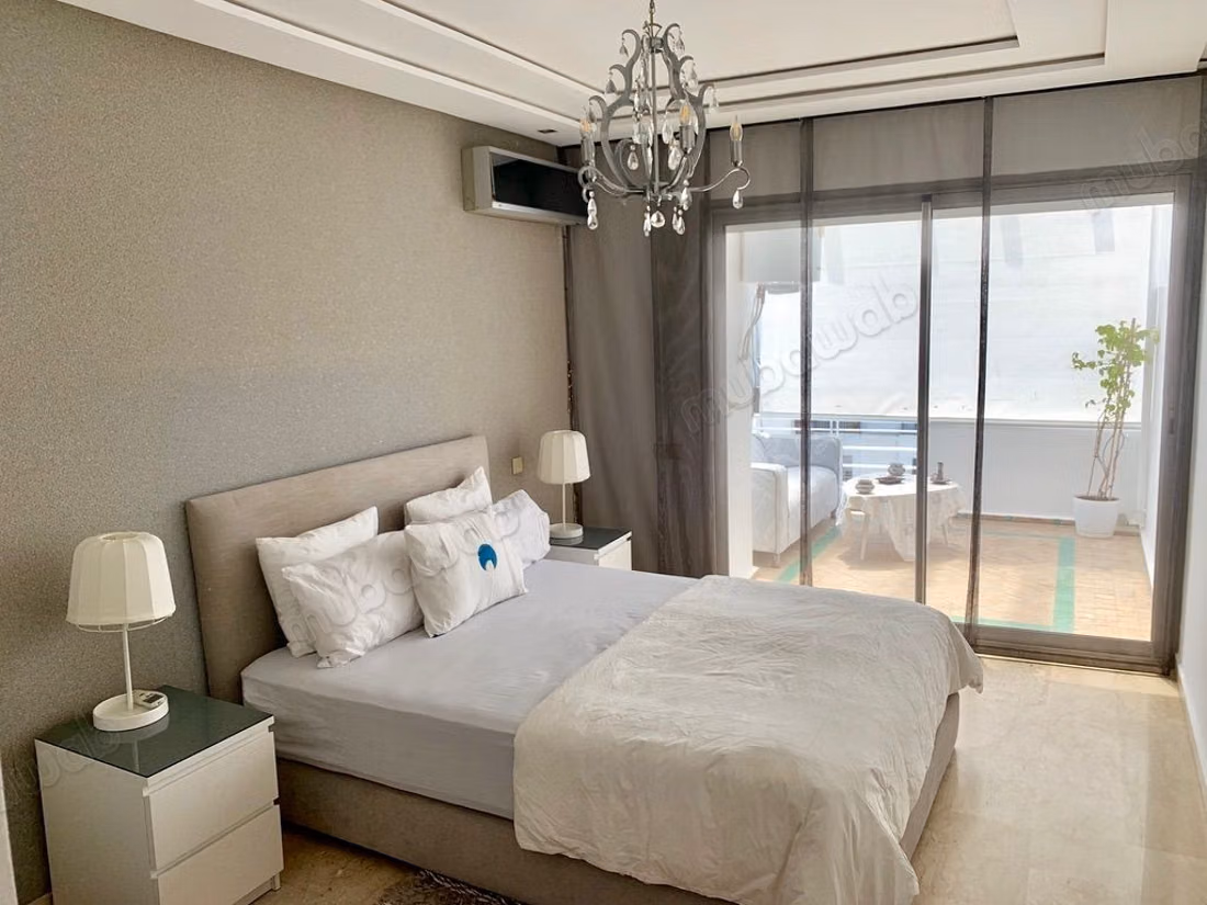 Location d'un appartement à Bourgogne Ouest. 
3 pièces. 
Meublé