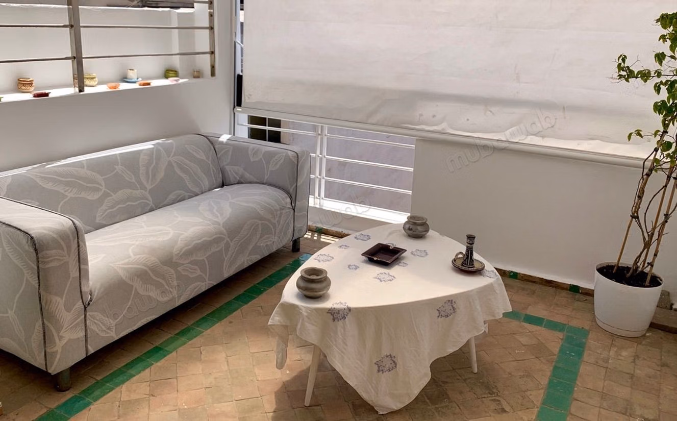 Location d'un appartement à Bourgogne Ouest. 
3 pièces. 
Meublé