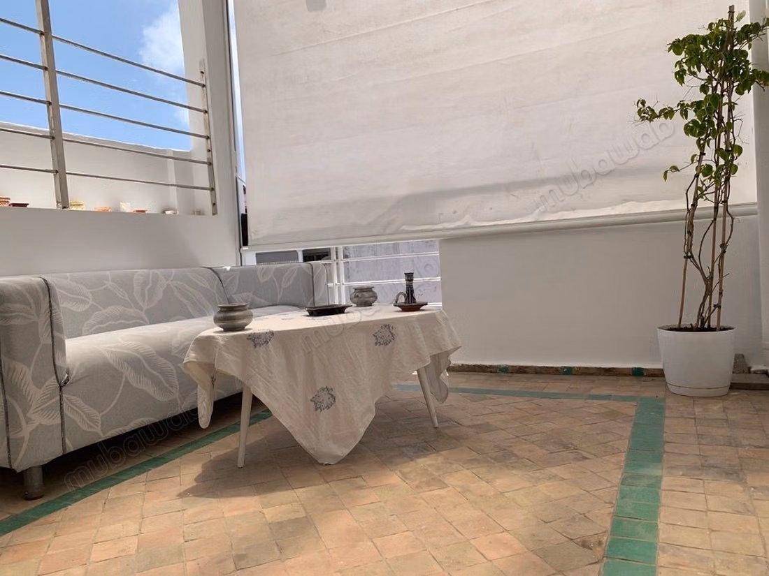 Location d'un appartement à Bourgogne Ouest. 
3 pièces. 
Meublé