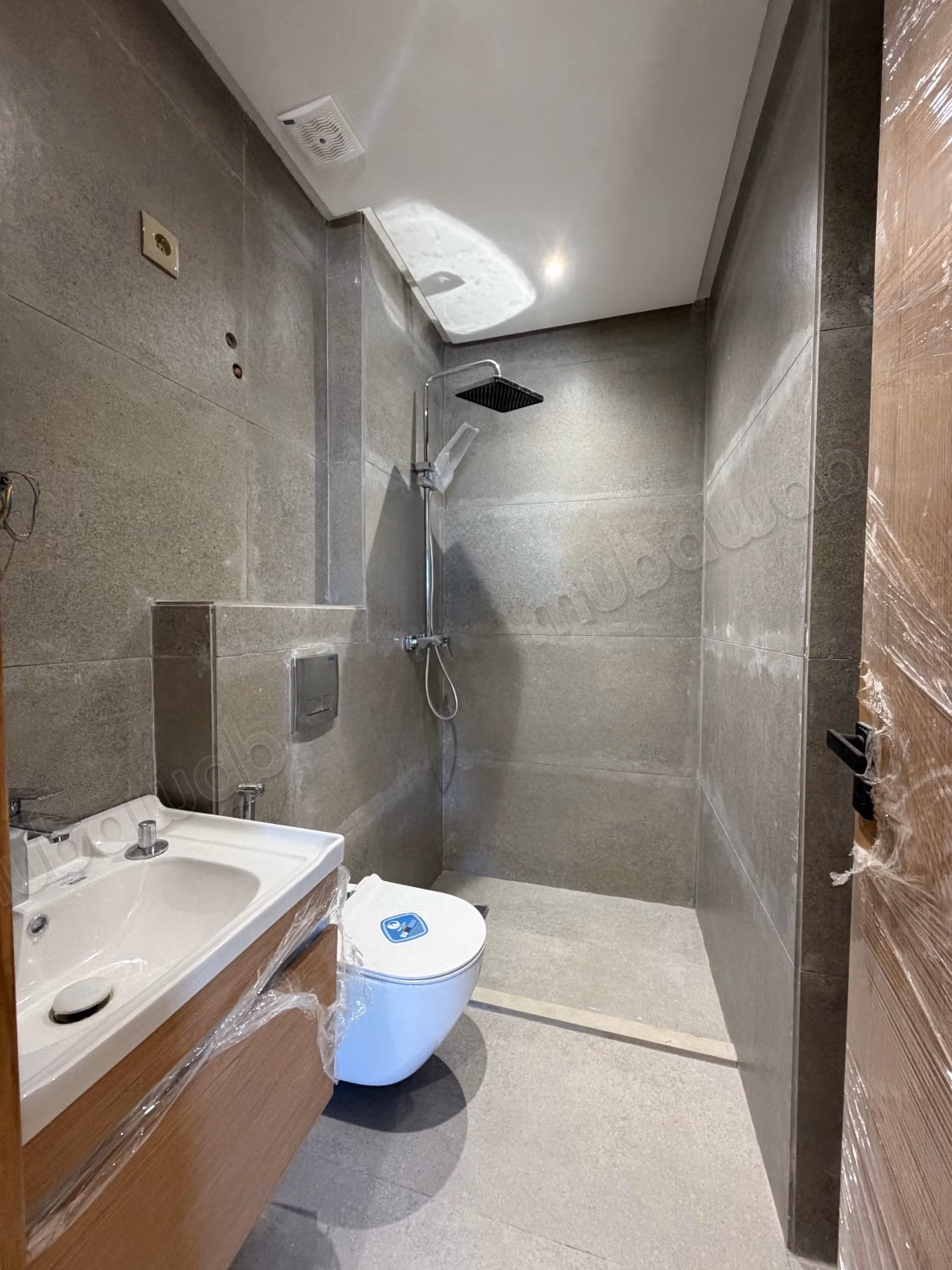 Bel appartement à loue à Almaz. 
3 pièces confortables. 
Places de stationnement et terrasse