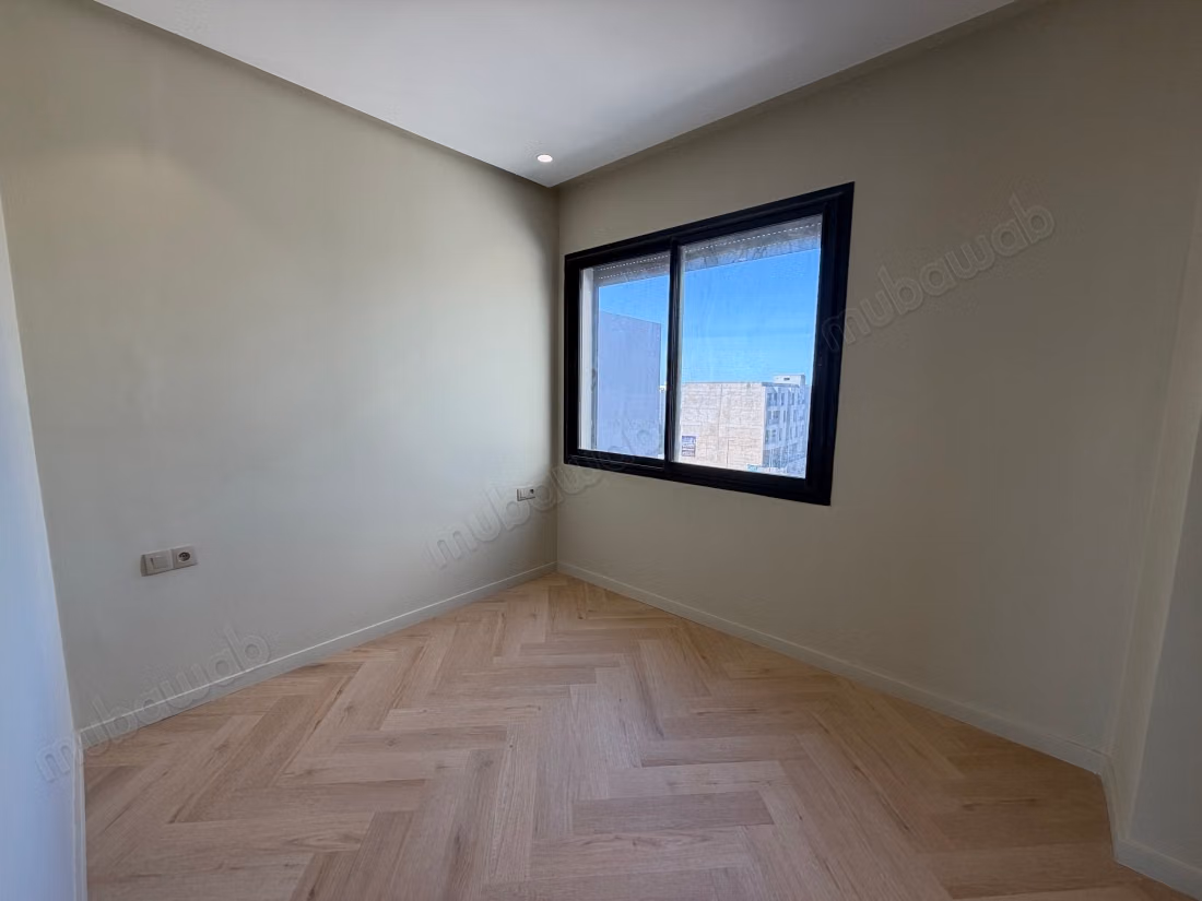 Bel appartement à loue à Almaz. 
3 pièces confortables. 
Places de stationnement et terrasse