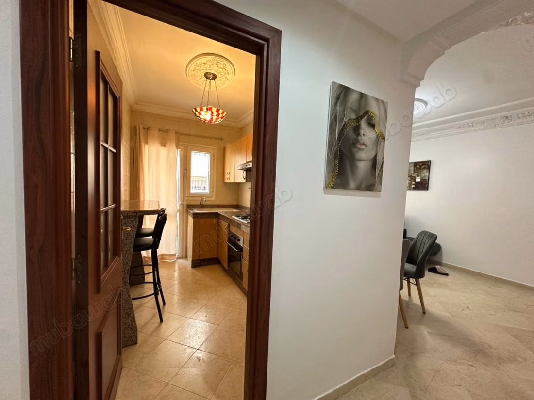 Bel appartement à louer à Bourgogne Ouest. Superficie totale de 60 m². Système de climatisation et service de conciergerie