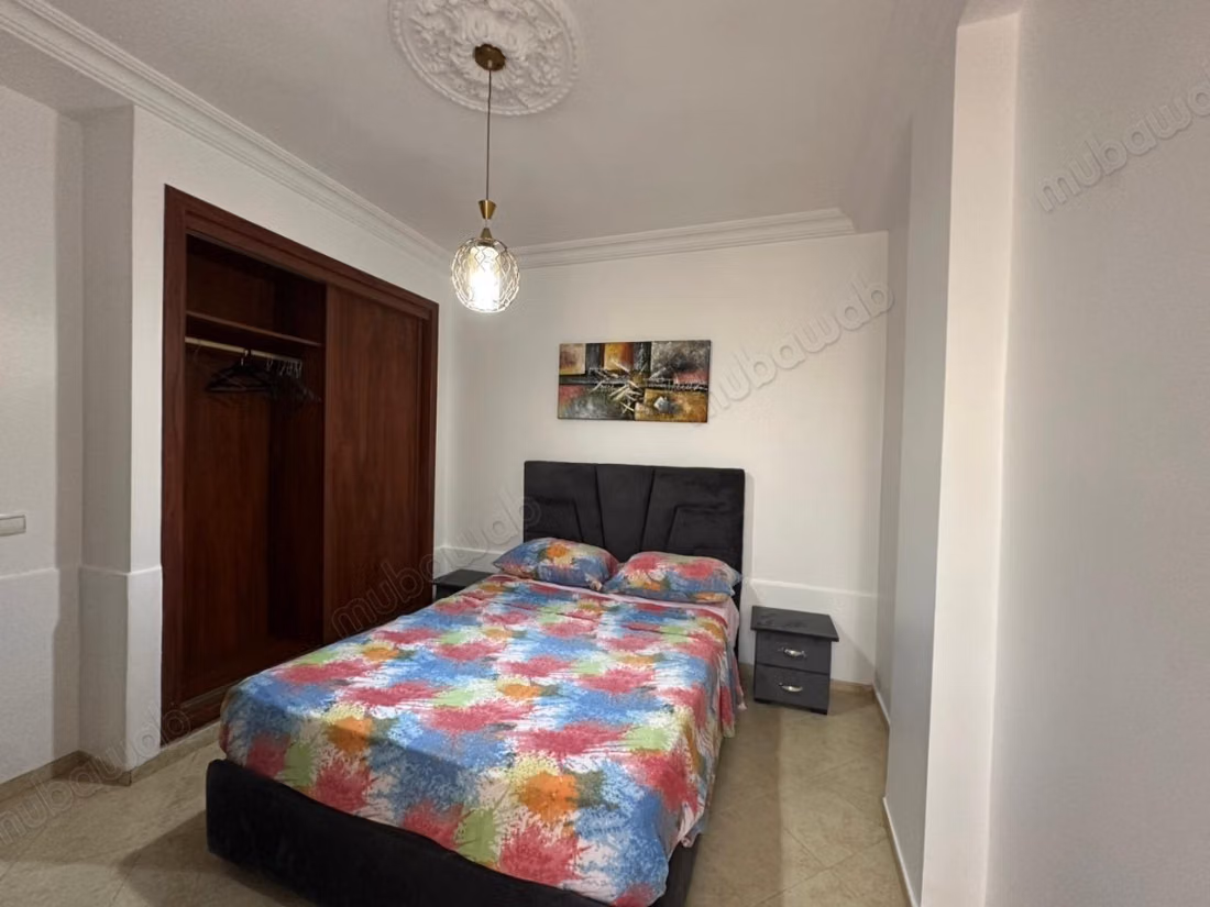 Bel appartement à louer à Bourgogne Ouest. Superficie totale de 60 m². Système de climatisation et service de conciergerie