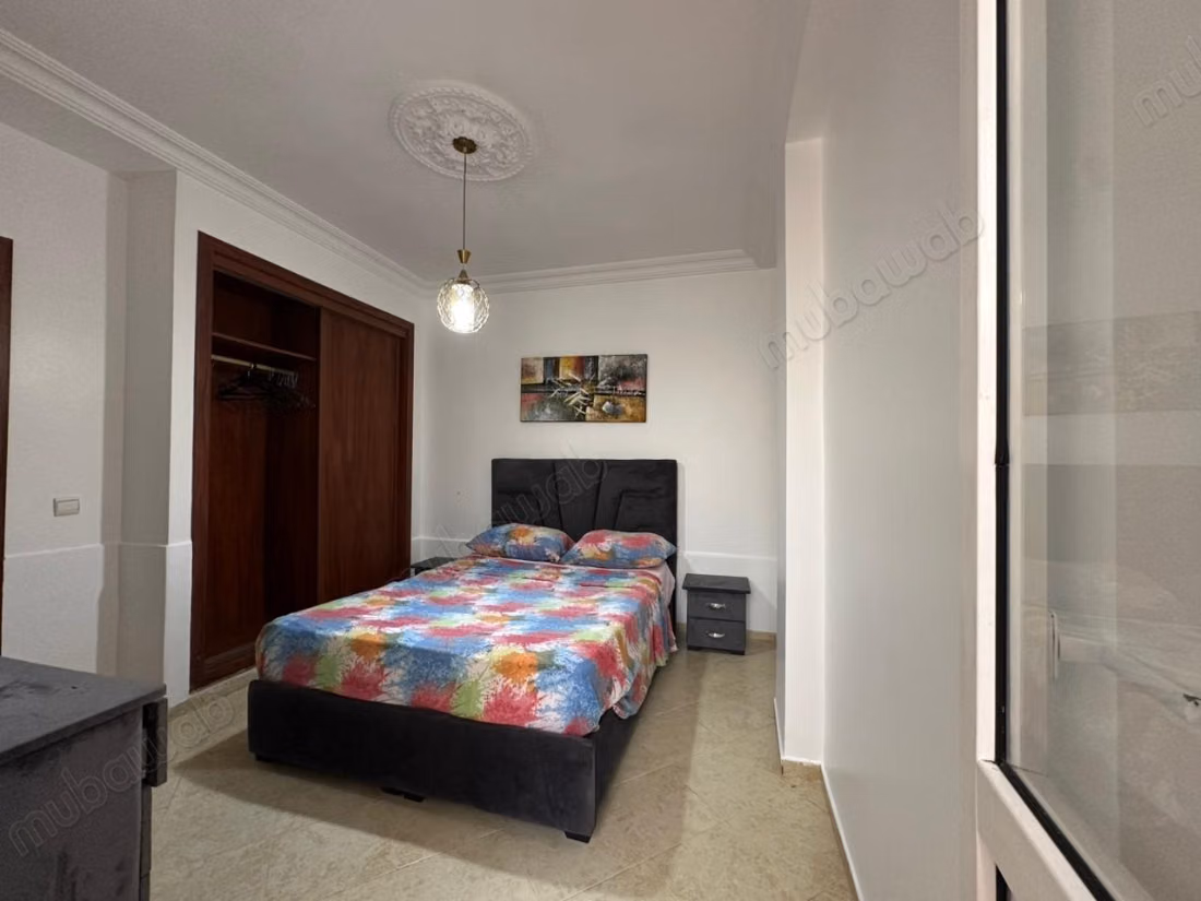 Bel appartement à louer à Bourgogne Ouest. Superficie totale de 60 m². Système de climatisation et service de conciergerie