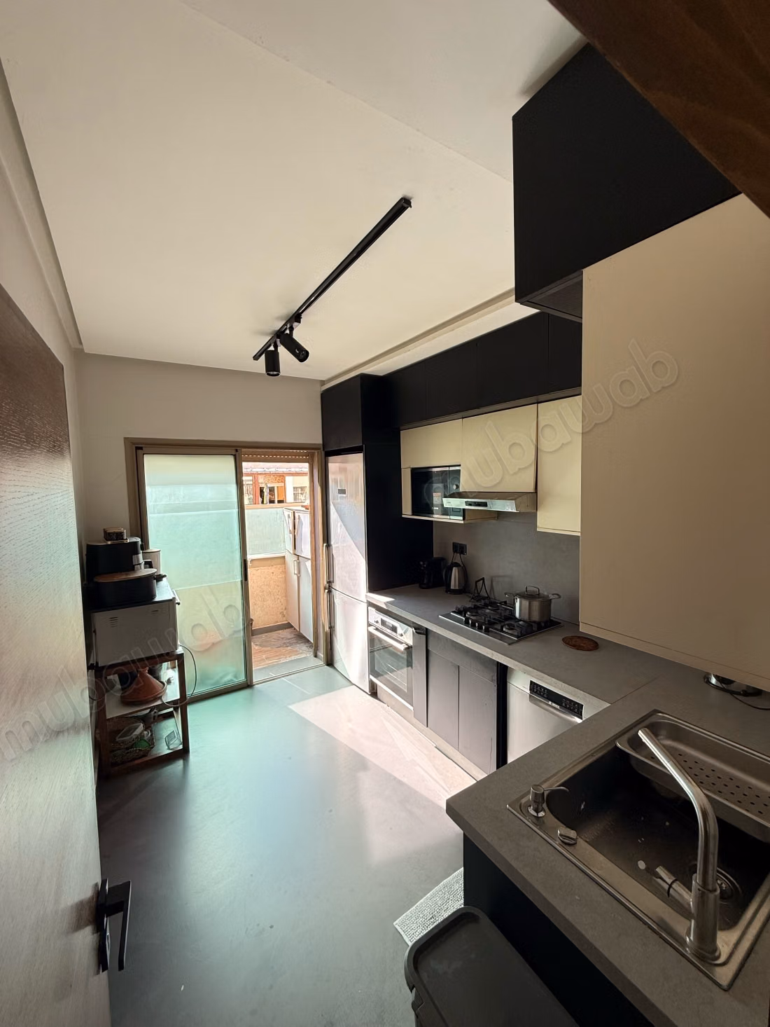 Sell apartment in Al Qods. 3 lovely rooms. Residence with Caretaker