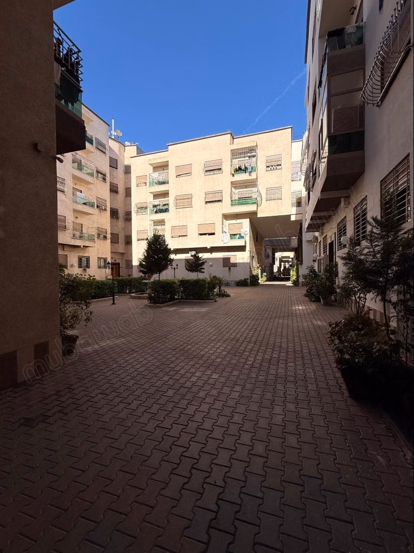 Sell apartment in Al Qods. 3 lovely rooms. Residence with Caretaker