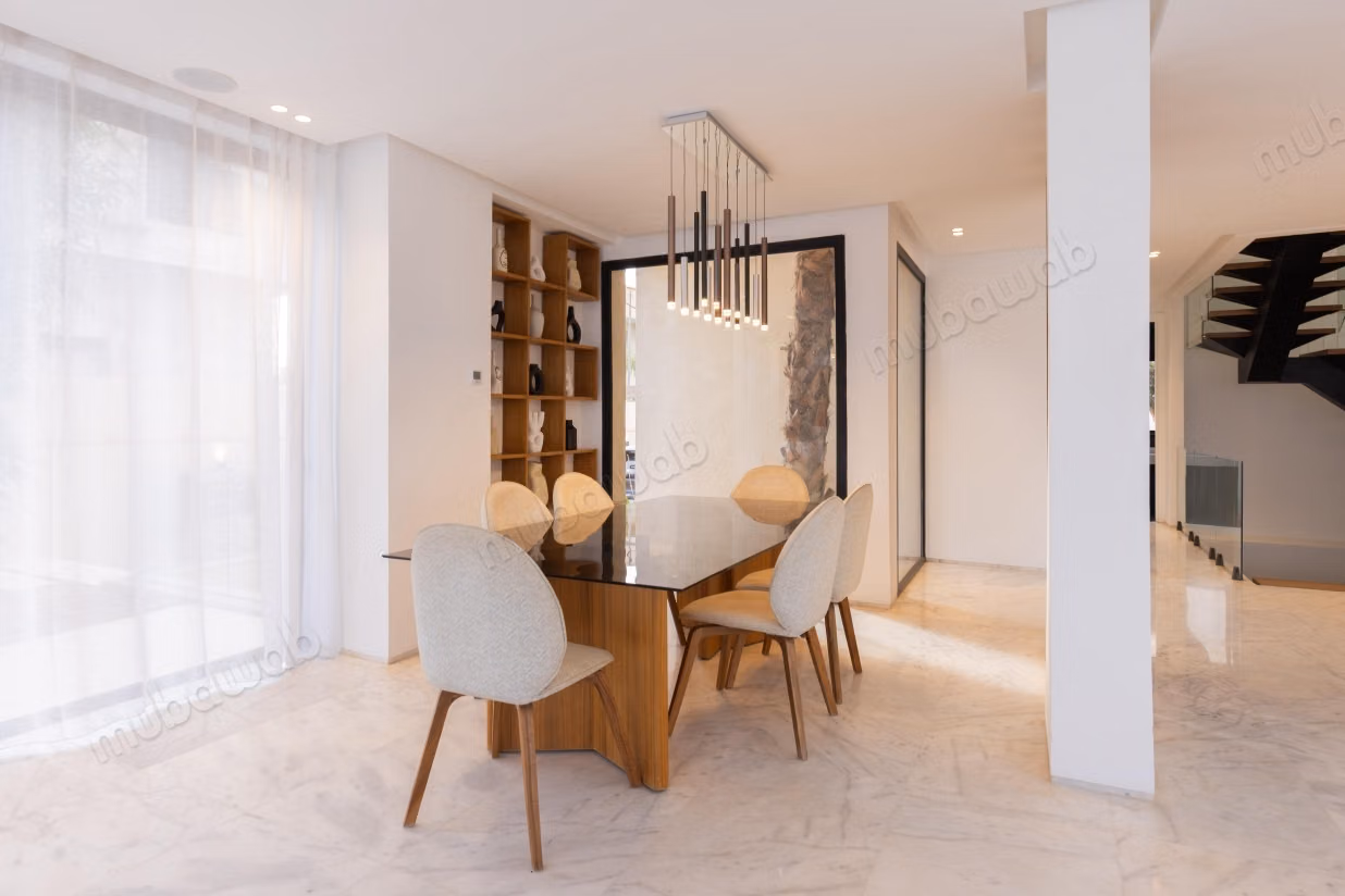 Exceptional villa overlooking the golf course