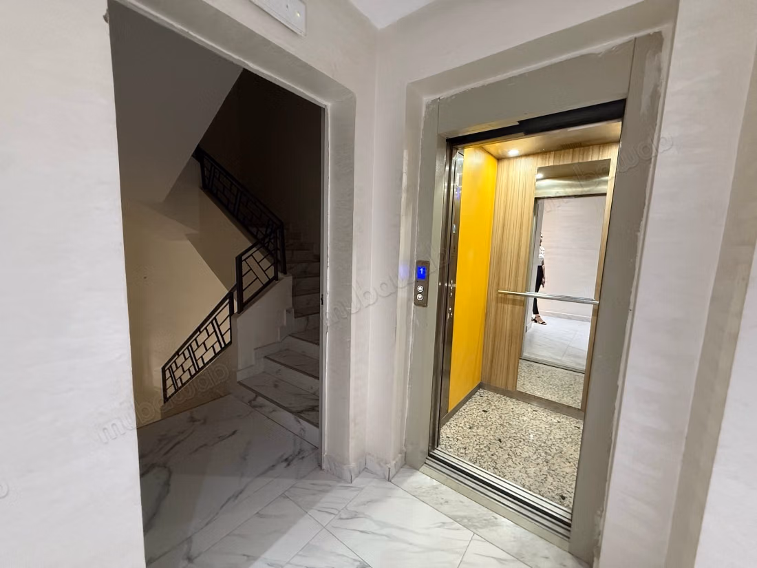 High-end office space of 105 m² for rent, ideally located on Safi Road in Marrakech, near McDonald's.