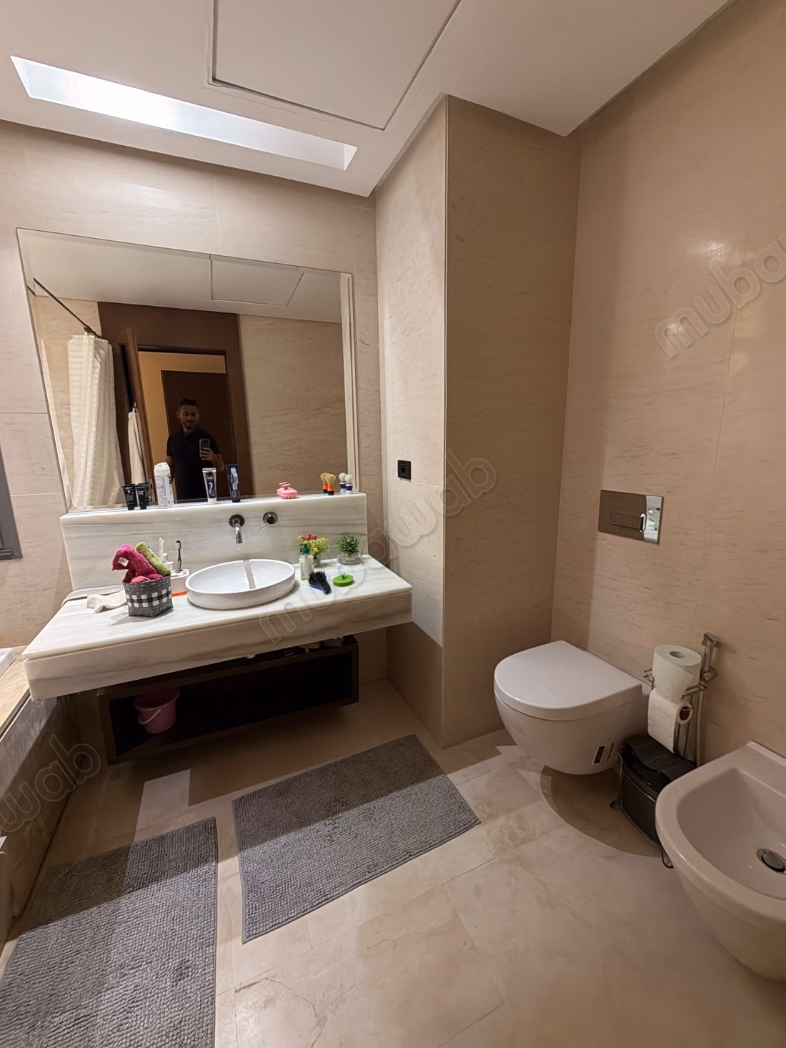 Superbe appartement à louer à Souissi. 4 pièces confortables. Bien meublé