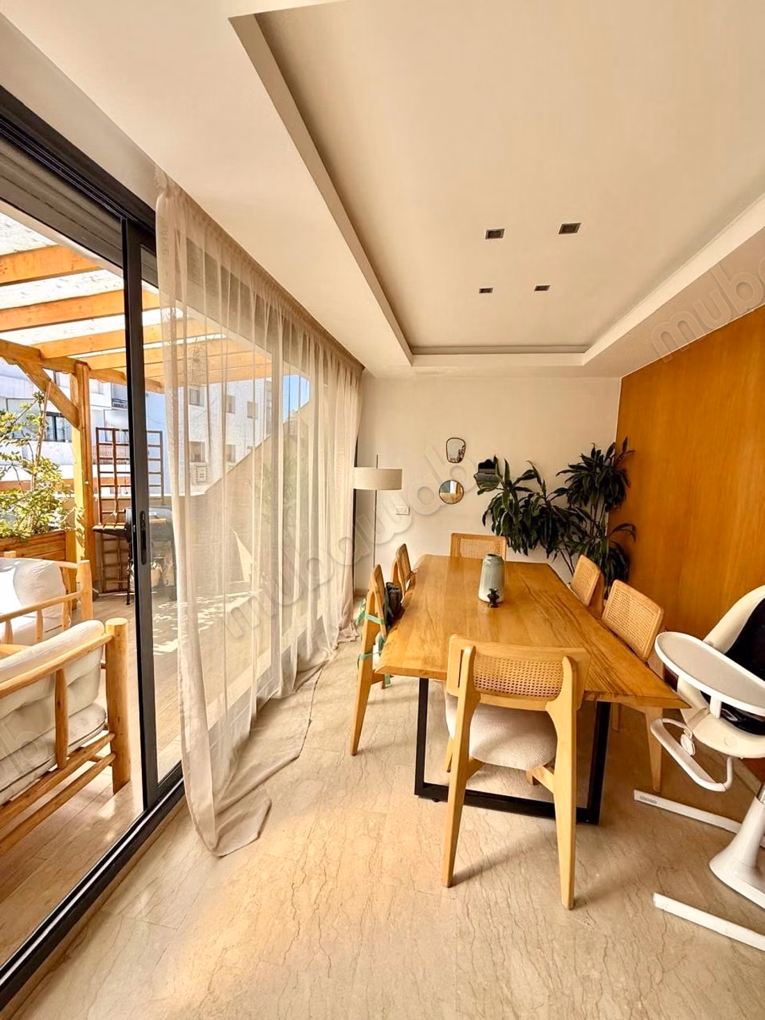 Apartment for sale in Racine. 2 beautiful bedrooms. Concierge and air conditioning.
