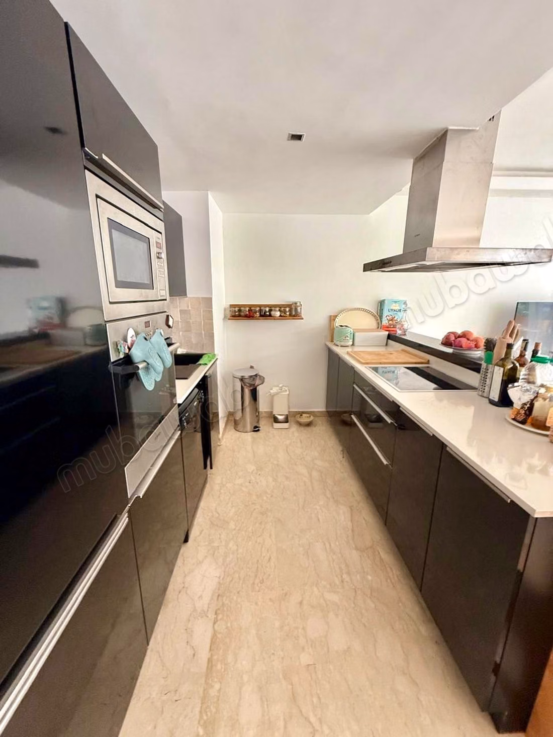 Apartment for sale in Racine. 2 beautiful bedrooms. Concierge and air conditioning.