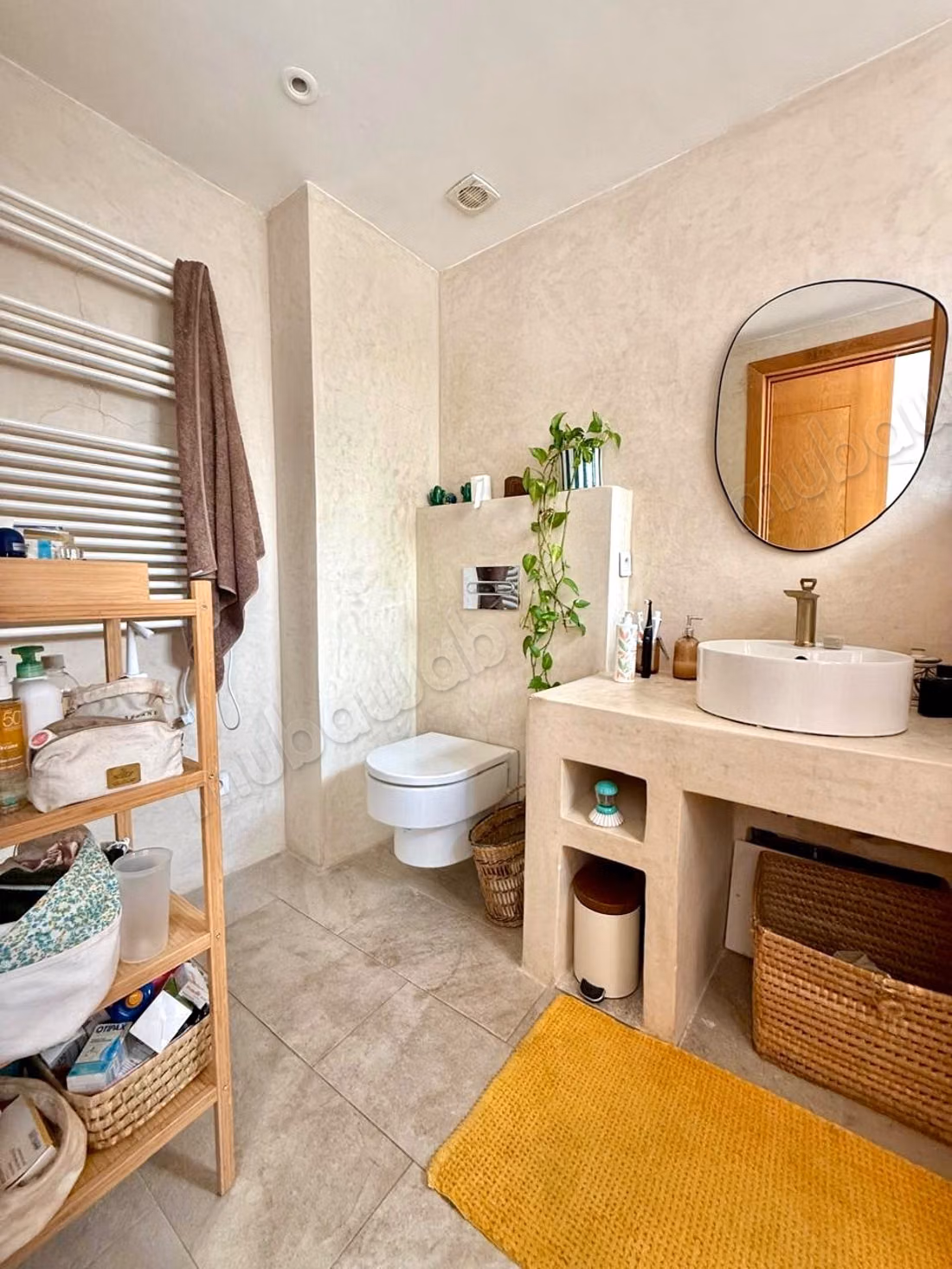 Apartment for sale in Racine. 2 beautiful bedrooms. Concierge and air conditioning.