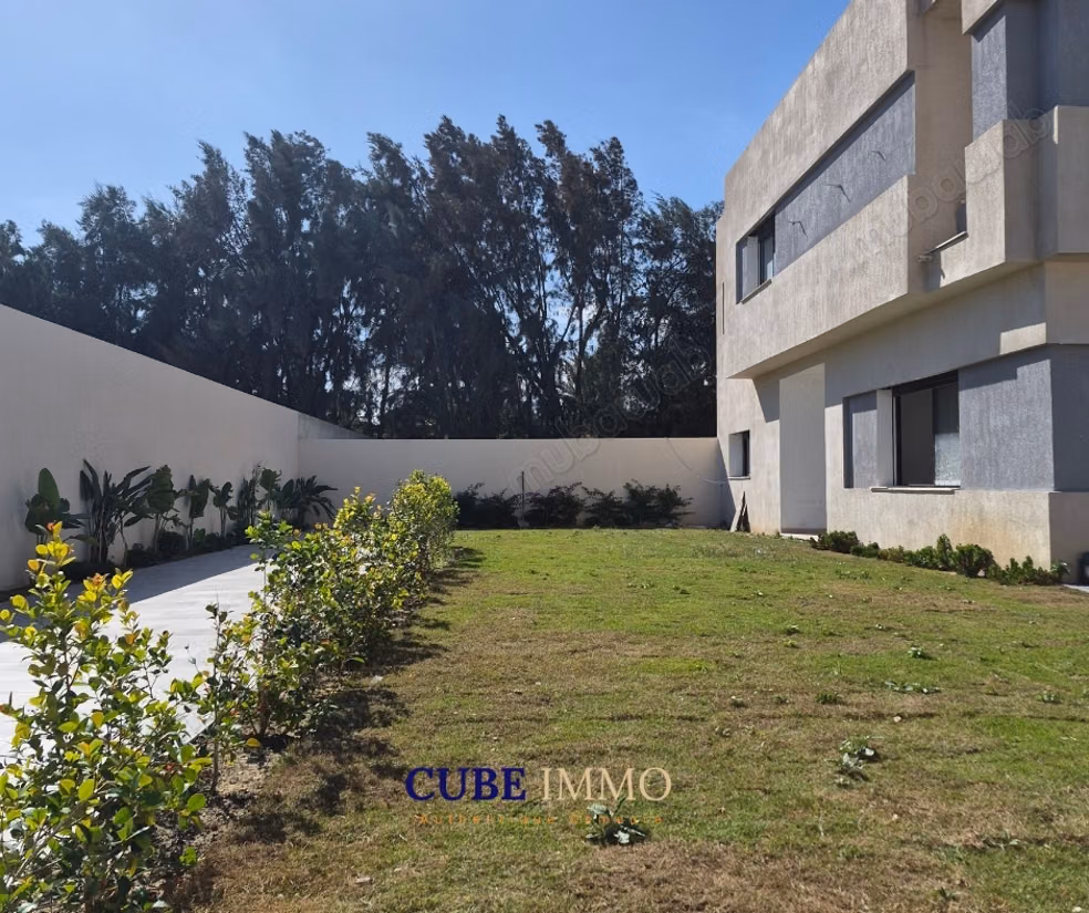 Magnifica villa in affitto a Cité Erriadh. 4 grandi stanze. Porta blindata, sicurezza