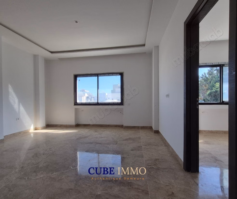 Magnifica villa in affitto a Cité Erriadh. 4 grandi stanze. Porta blindata, sicurezza