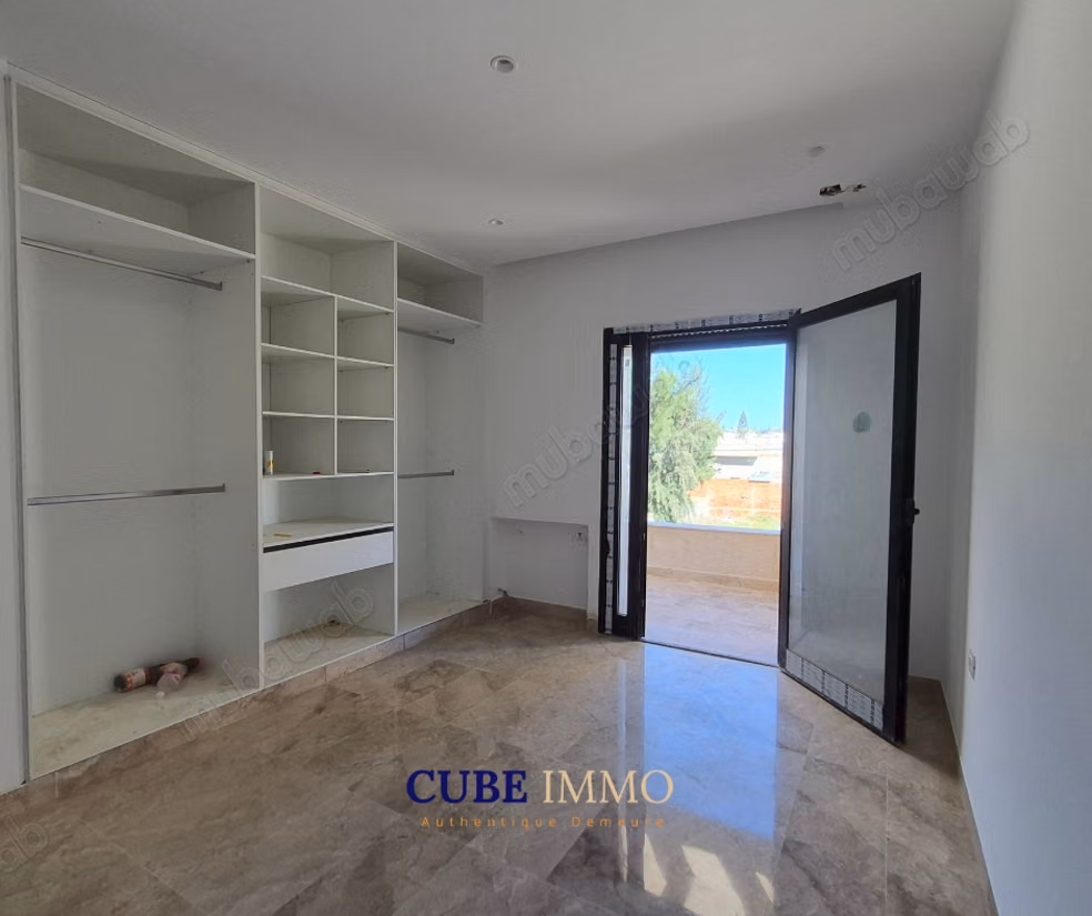 Magnifica villa in affitto a Cité Erriadh. 4 grandi stanze. Porta blindata, sicurezza