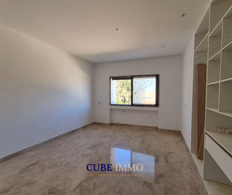 Magnifica villa in affitto a Cité Erriadh. 4 grandi stanze. Porta blindata, sicurezza