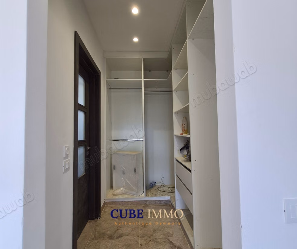 Magnifica villa in affitto a Cité Erriadh. 4 grandi stanze. Porta blindata, sicurezza