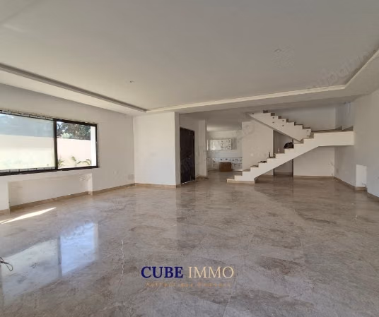 Magnifica villa in affitto a Cité Erriadh. 4 grandi stanze. Porta blindata, sicurezza