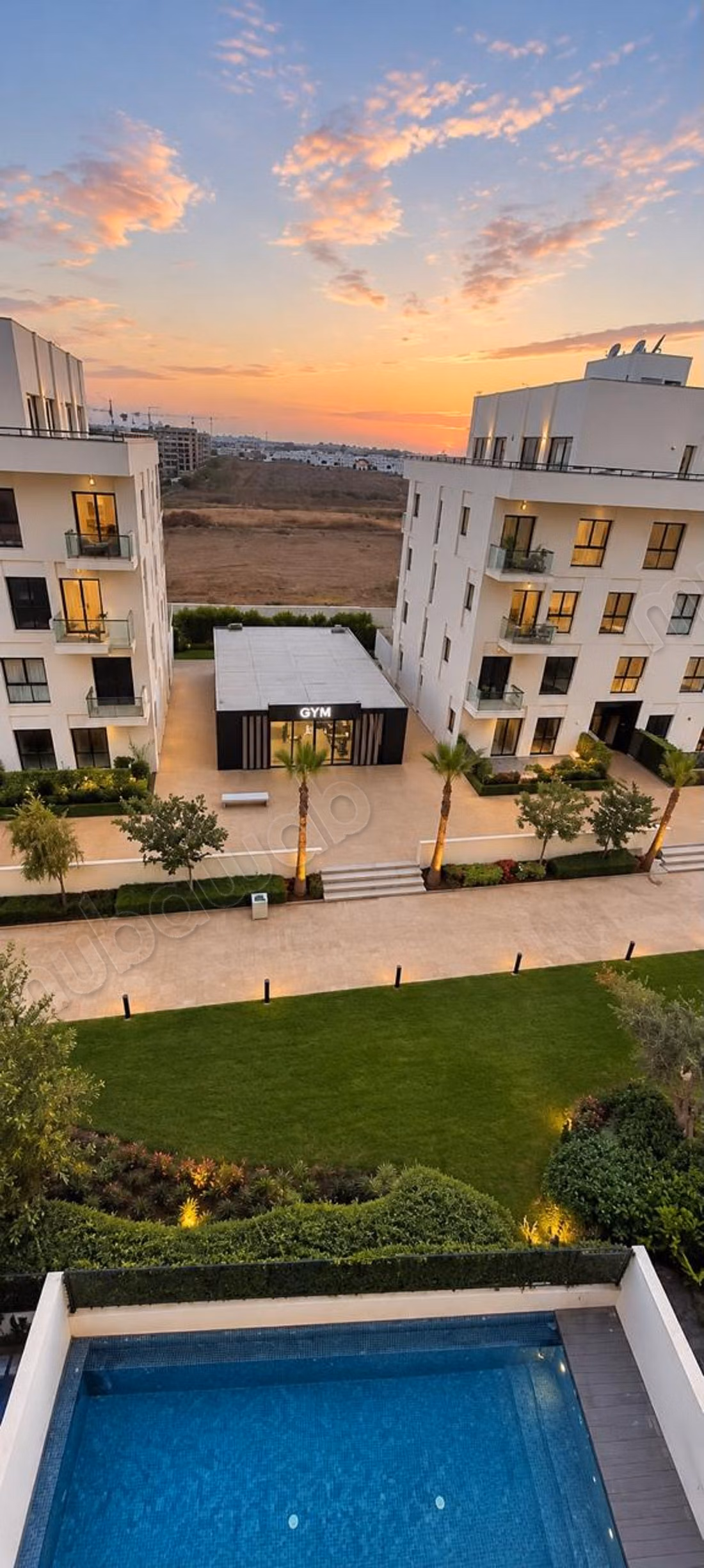 Magnifique penthouse isolé vue sur piscines et mer