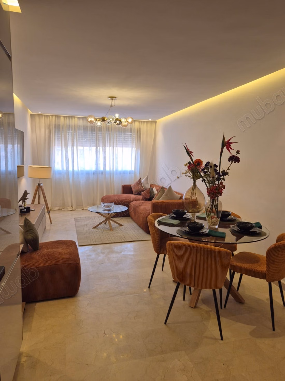 Appartement en location à Guéliz. 2 grandes pièces. Salon Marocain et antenne parabolique