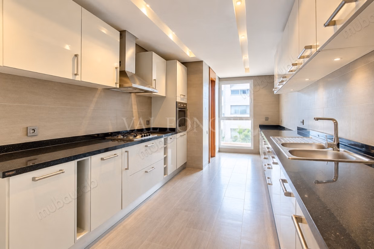 Location Appartement moderne 200m2 avec terrasse et vue mer 
Ain Diab, Casablanca
