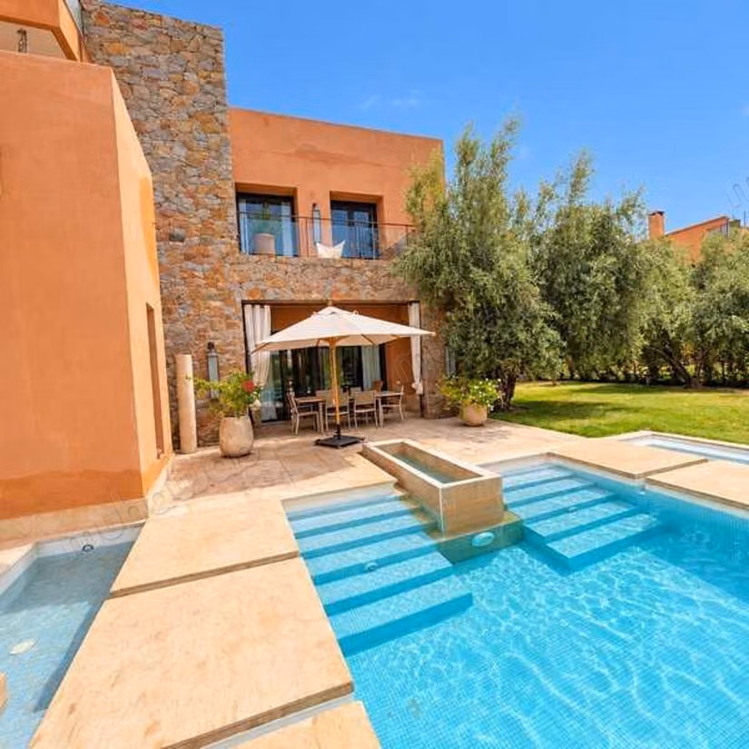 Villa for Sale of 2742.0 m² in Marrakech, Route De Fes