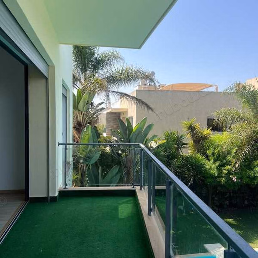 Villa à Vendre de 689.0 m² à Dar Bouazza,
Tamaris1