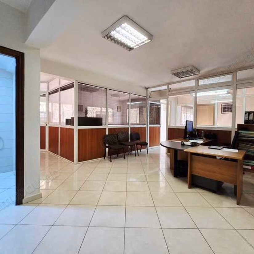 Bureau à Louer de 189.0 m² à Casablanca, Derb Ghalef