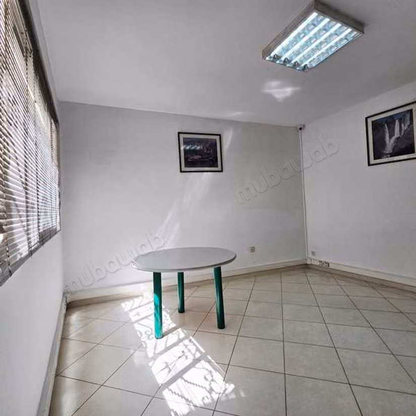Bureau à Louer de 189.0 m² à Casablanca, Derb Ghalef